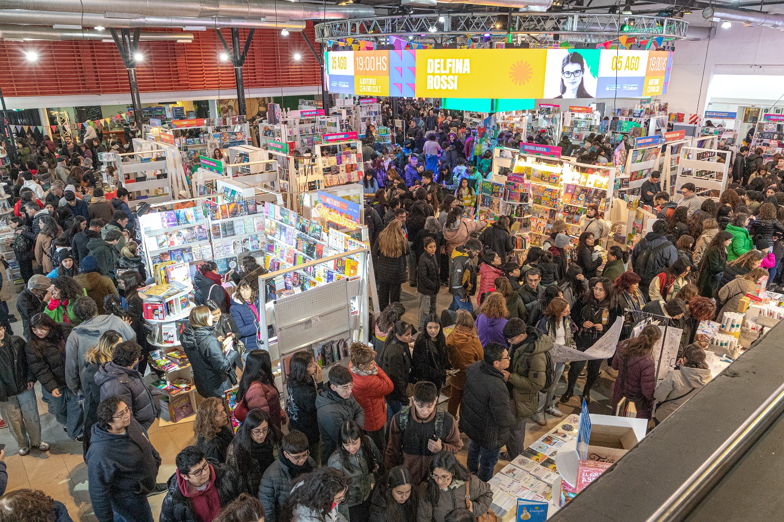 Más de 200 mil personas pasaron por la Feria del Libro de Comodoro ...
