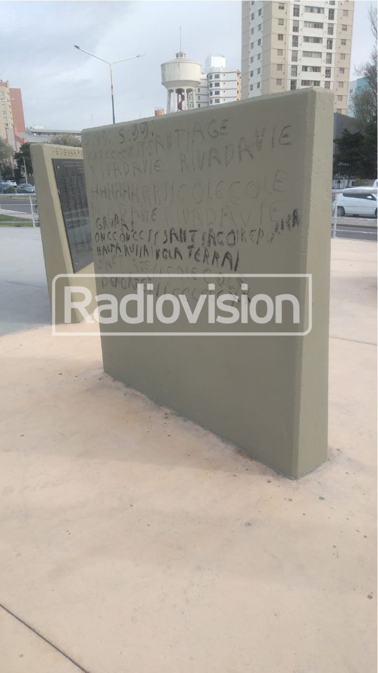 MALVINAS VANDALIZARON